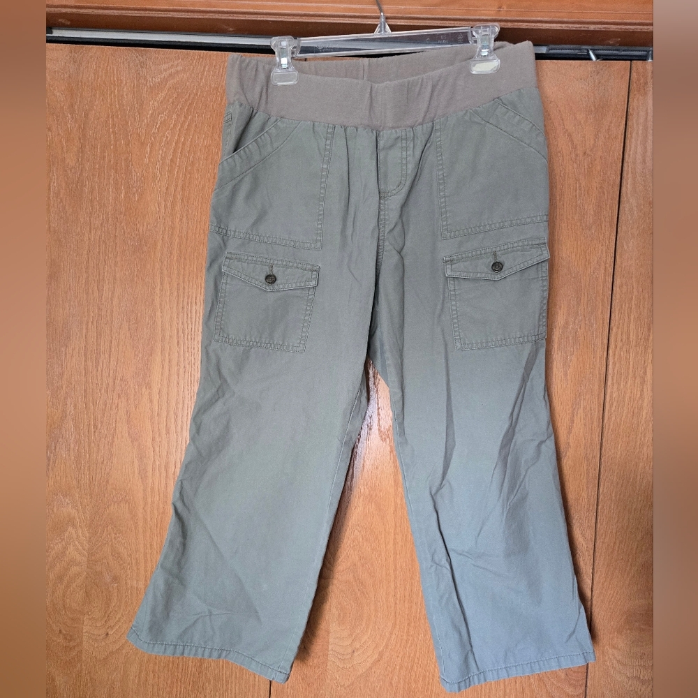 Size M Olive Maternity Capris